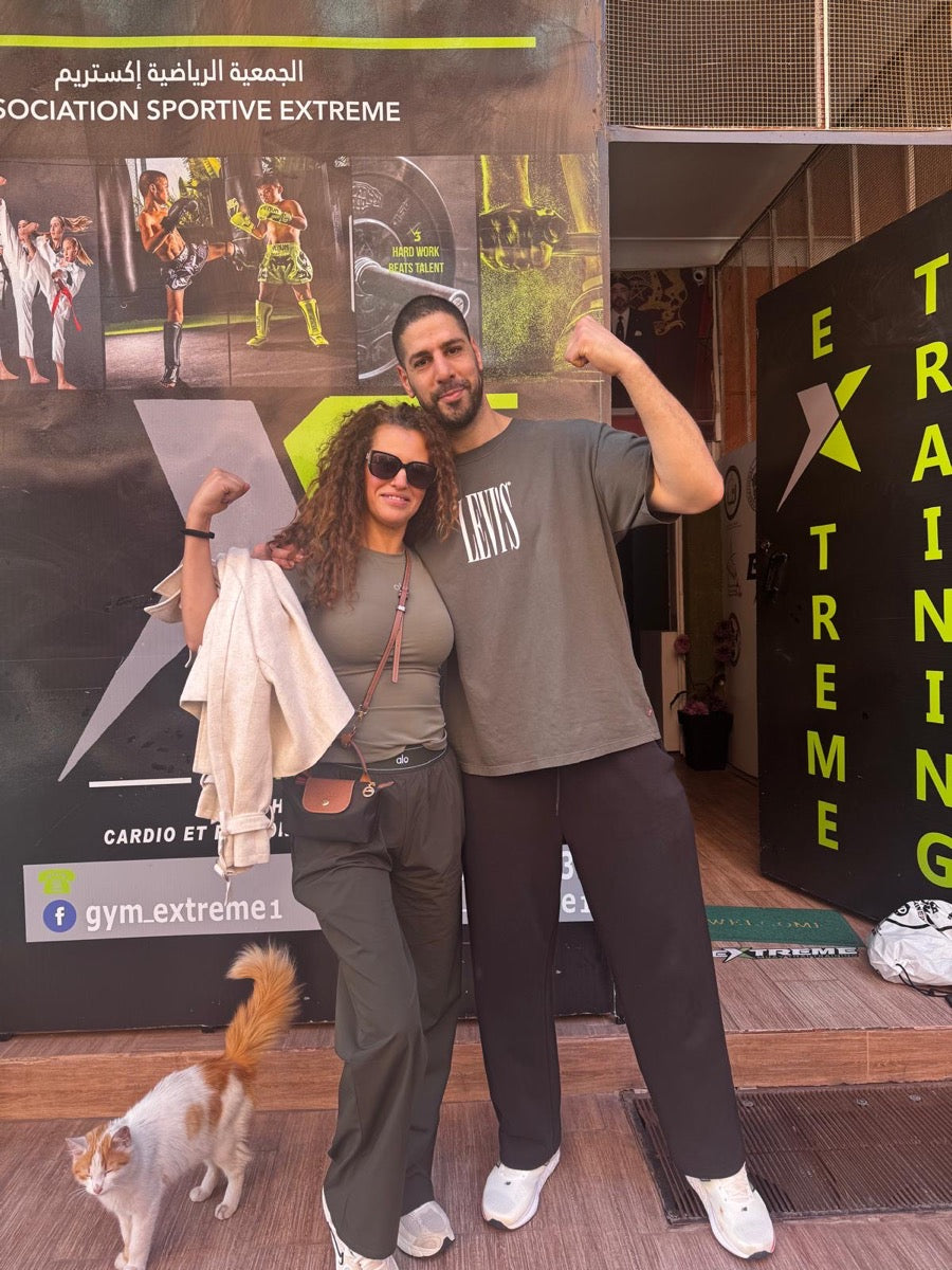 Youness et une participante à la salle de boxe