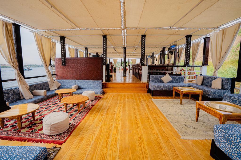 Le salon ouvert du pont supérieur