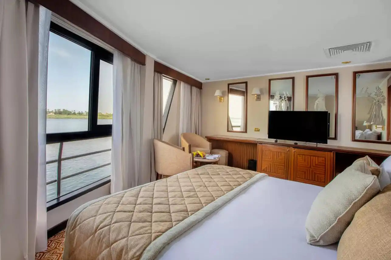 Une cabine du M/S Jaz Celebrity, vue sur le Nil