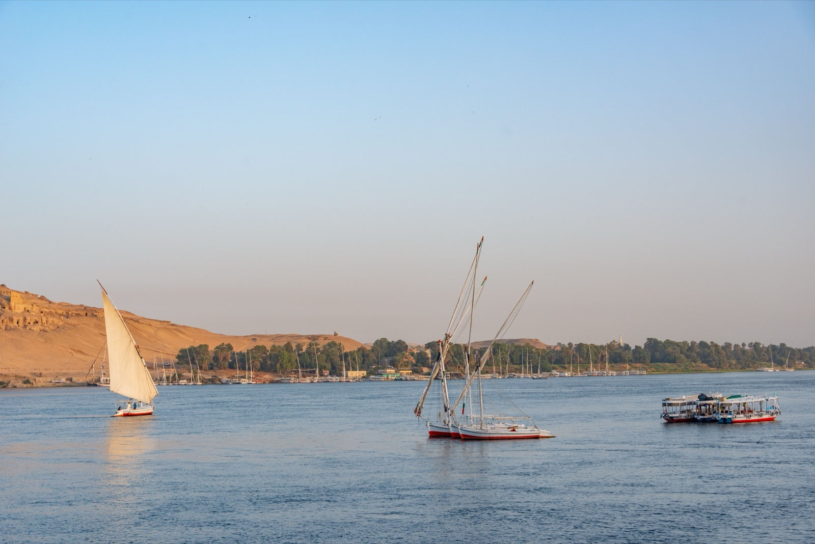 Le temple de Philae vu depuis l'eau