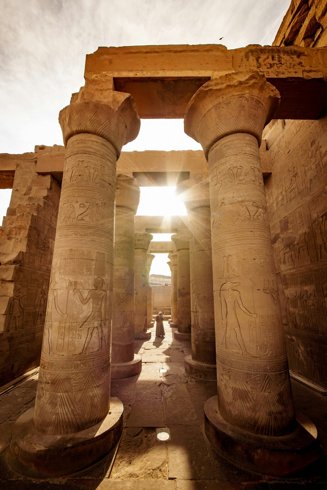 Colonnes gravées d'un temple du Nil
