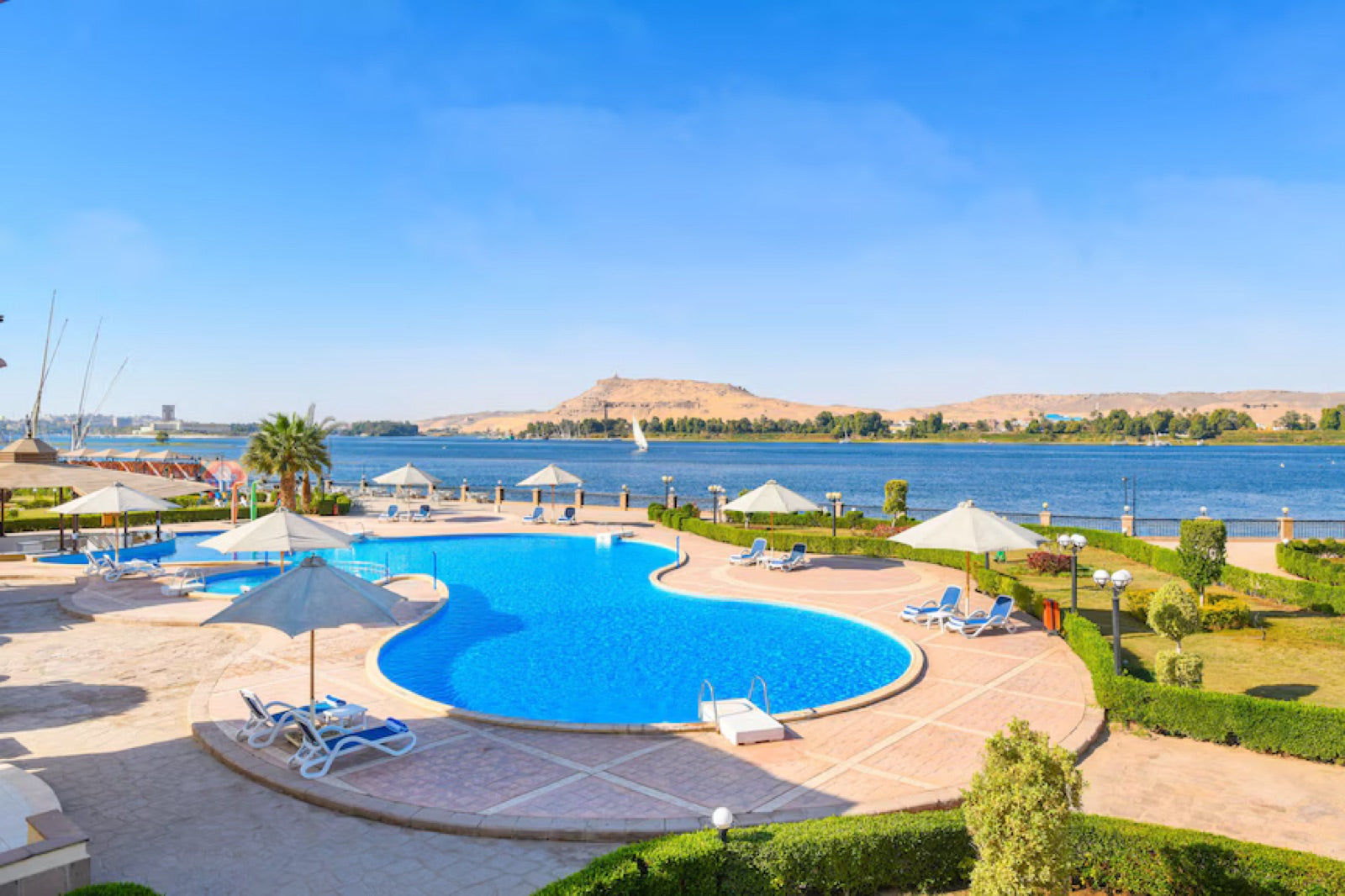 La piscine de l'hôtel Tolip Aswan face au Nil