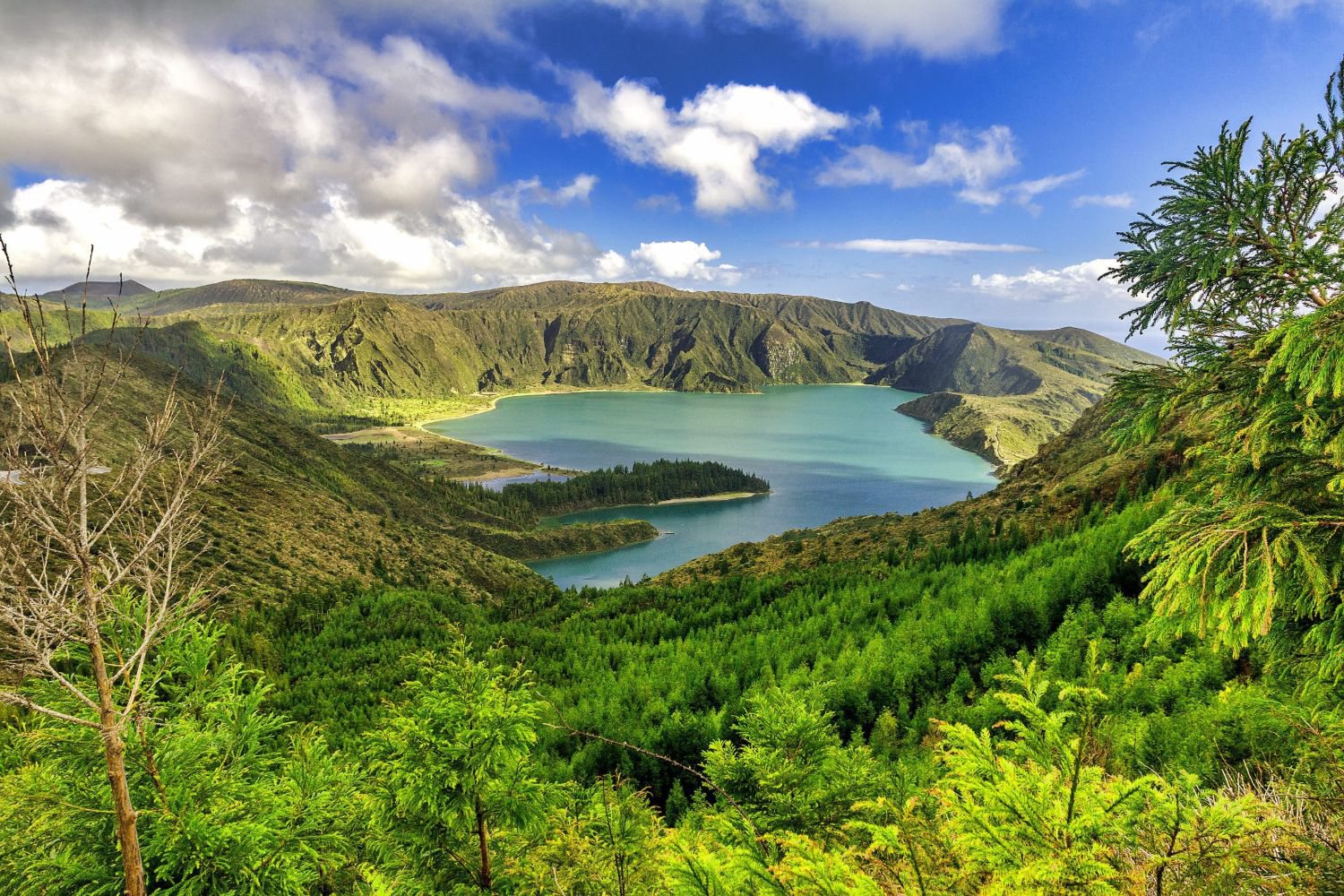 Le lac de cratère Lagoa do Fogo