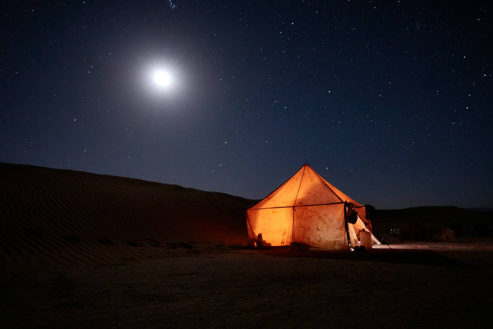 Bivouac nomade sous les étoiles