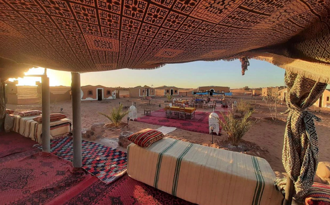 Camp nomade dans le désert