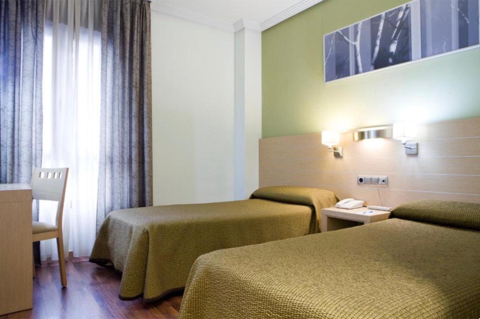 Twin room at 4C Puerta Europa