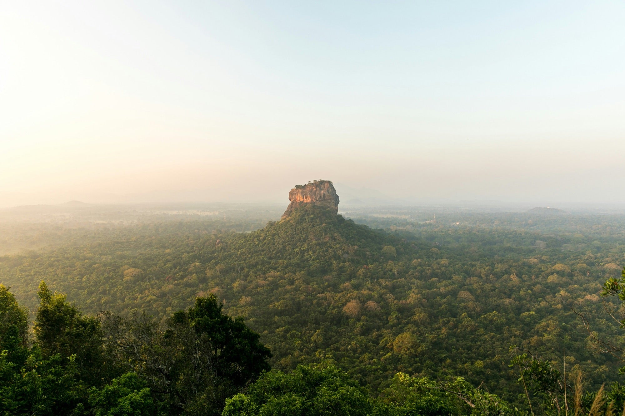Lever du jour sur la côte sud du Sri Lanka