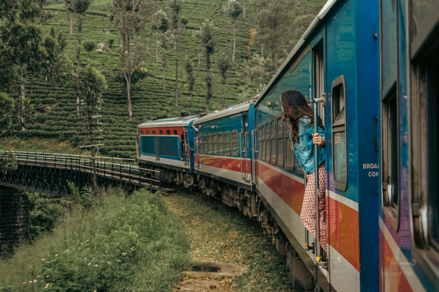 Le train local vers Ella, portes ouvertes