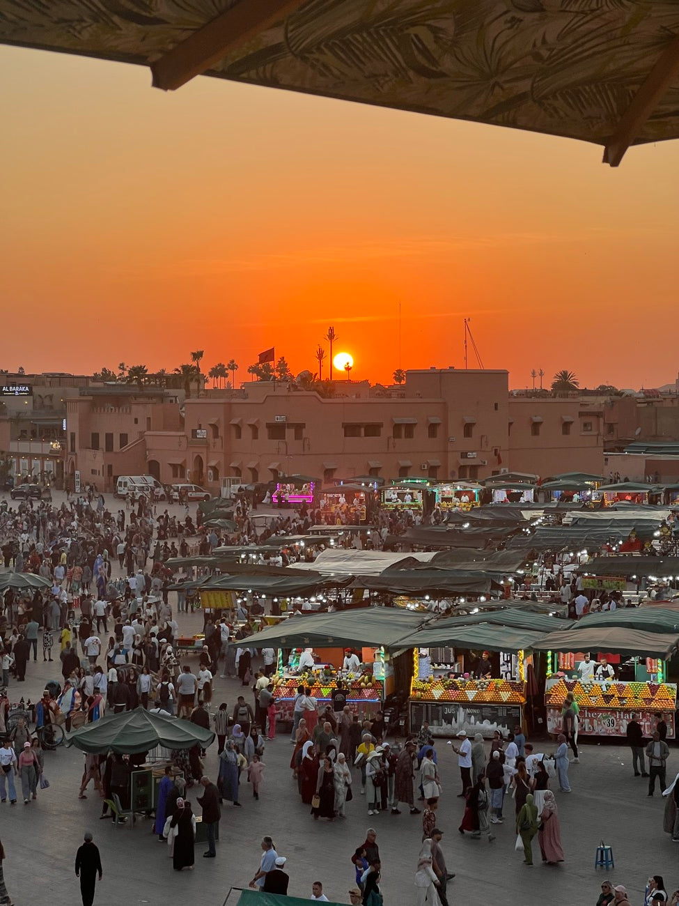 La place Jemaa el-Fna au coucher du soleil